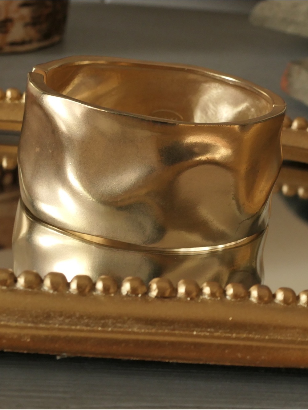 CHICO'S 'CIANA' WIDE HAMMERD GOLD TONE MOLTEN HINGED CUFF BANGLE BRACELET - Picture 1 of 2
